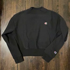 Women’s cropped black champion sweatshirt, M